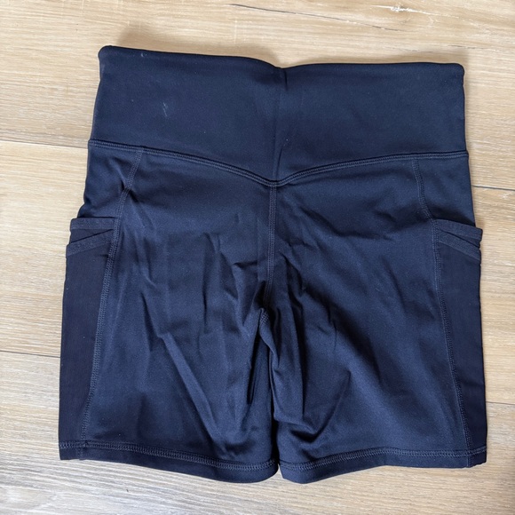 Fabletics NWT Black Trinity Mid-Rise Pocket 5” Bike Shorts | Small - Picture 3 of 9